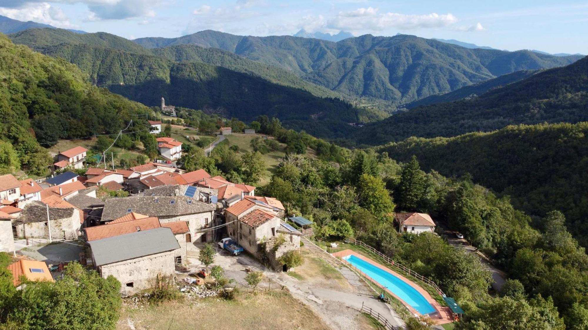 Agriturismo Montagna Verde Apella Licciana Nardi ภายนอก รูปภาพ