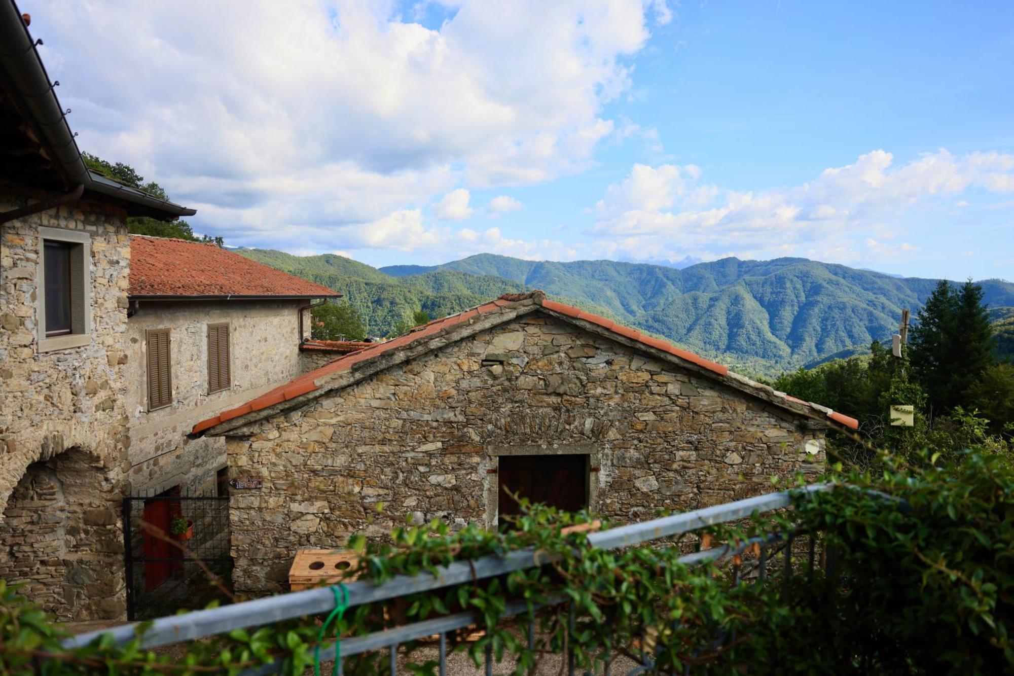 Agriturismo Montagna Verde Apella Licciana Nardi ภายนอก รูปภาพ