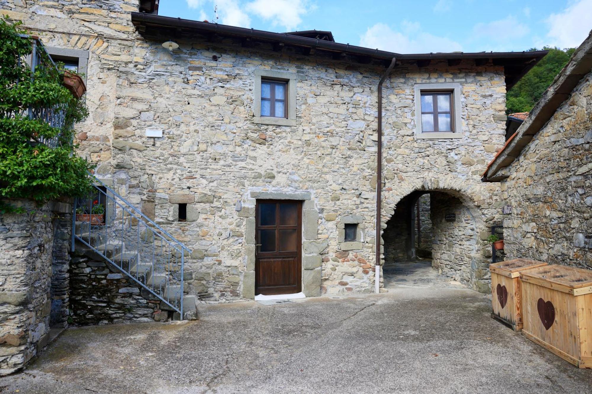 Agriturismo Montagna Verde Apella Licciana Nardi ภายนอก รูปภาพ