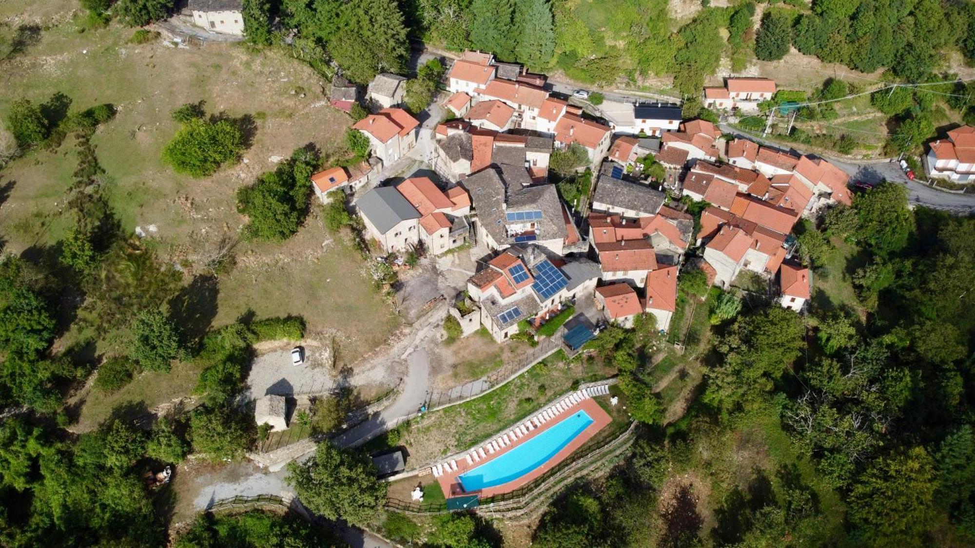 Agriturismo Montagna Verde Apella Licciana Nardi ภายนอก รูปภาพ