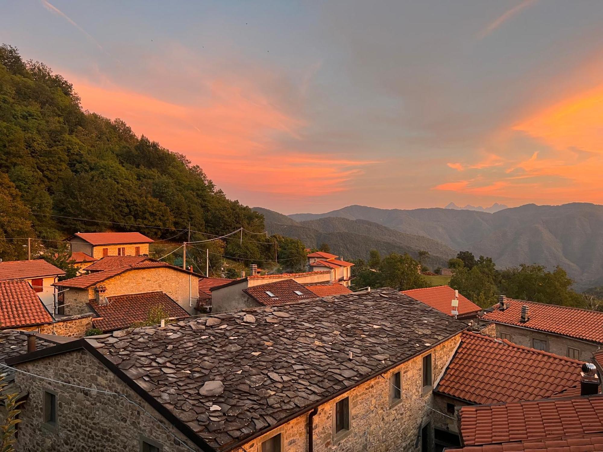 Agriturismo Montagna Verde Apella Licciana Nardi ภายนอก รูปภาพ